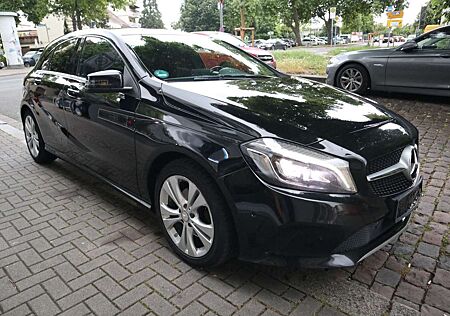 Mercedes-Benz A 200 Urban BlueEfficiency Leder Navi LED