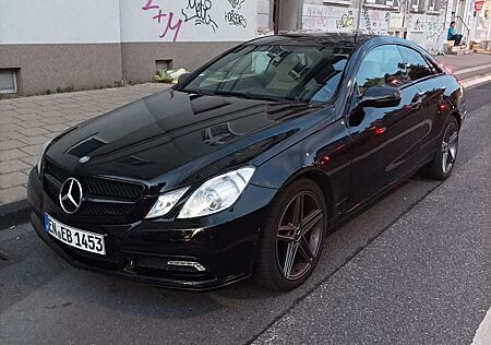 Mercedes-Benz E 250 E250 Coupe AMG Line Automatik TÜV 05.2026