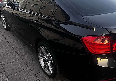 BMW 328i 328 xDrive Sport-Aut.