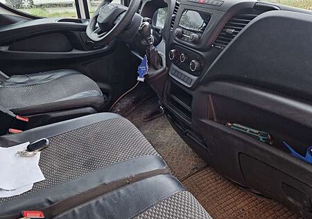 IVECO Daily 33 S 12 D