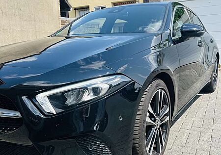 Mercedes-Benz A 180 Progressive Line / *GARAGENFAHRZEUG*