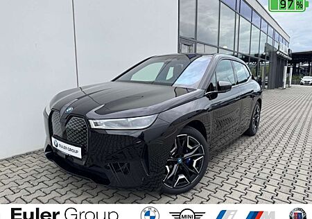 BMW iX M60 AHK PANO DrivAssProf B&W ParkassProf