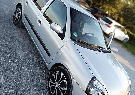 Renault Clio 1.2 16V Authentique