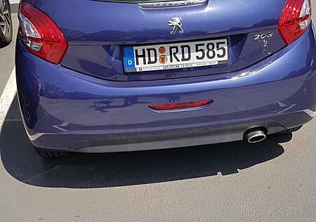 Peugeot 208 1.4i 95PS Vollausstattung 8xAlu