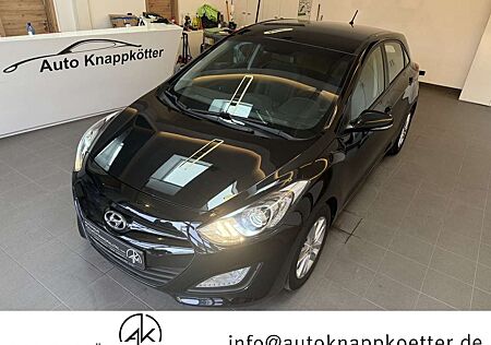 Hyundai i30 1.4 Intro Edition/XenonOptik Klima/Sitzhzg./BC/Leder