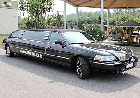 Lincoln Town Car Stretch Limousine