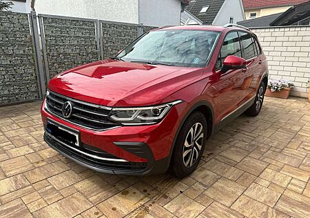 VW Tiguan Volkswagen Active