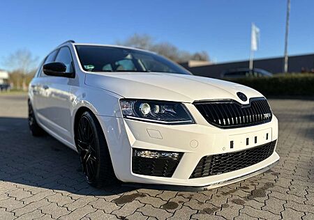 Skoda Octavia 3 RS 5E PANO LKM AHK DSG XENON CANTON