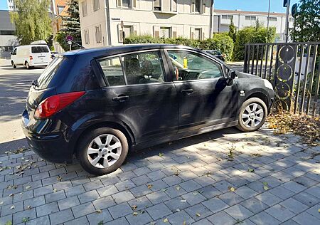 Nissan Tiida Tiida 1.6 visia