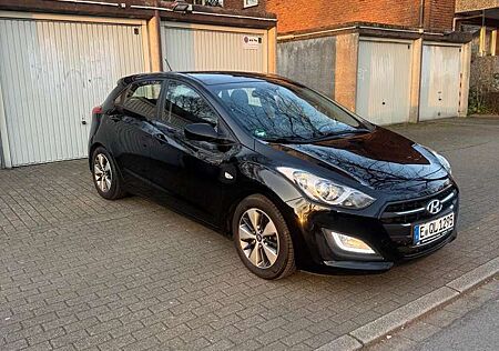 Hyundai i30 Schwarz Topp