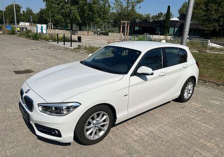 BMW 118i 118 Sport Line Navi LED PDC Shzg Lordose