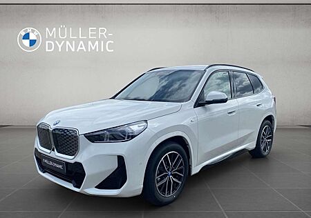 BMW iX1 eDrive20 M SPORT LED HUD 360° KAMERA HARMAN KARDON