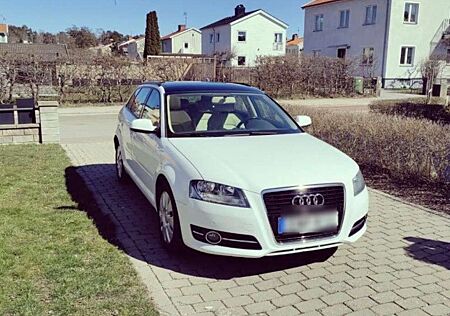 Audi A3 2.0 TDI Sportback DPF S tronic line Sportpaket