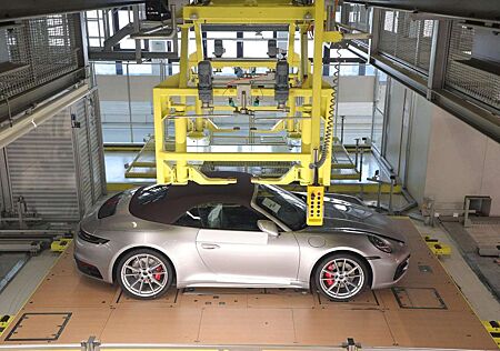 Porsche 992 Carrera 4S Cabriolet, 7-Gang