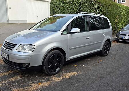 VW Touran Volkswagen 2.0 TDI DSG Highline