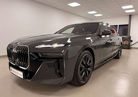 BMW 740 xDrive M Sport Pro*SKYLOUNGE*B&W*ICONICGLOW*