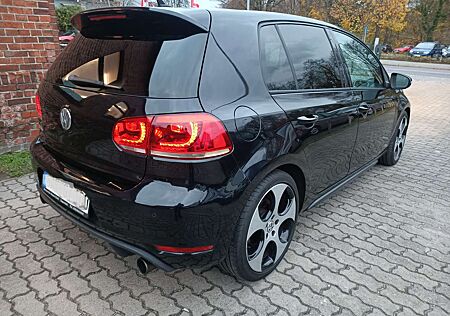 VW Golf GTI Volkswagen 2.0,Voll Schekheft,Alufelgen 18 Zoll,TÜV 2/2026