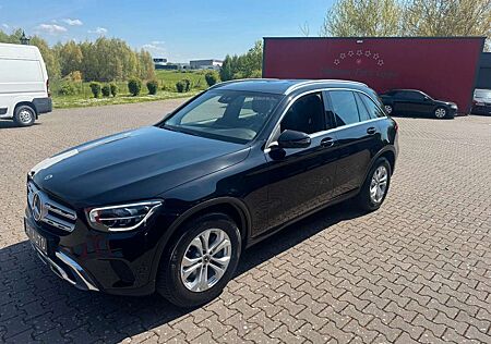 Mercedes-Benz GLC 300 d 4M. LED AHK Leder Standheizung Kamera