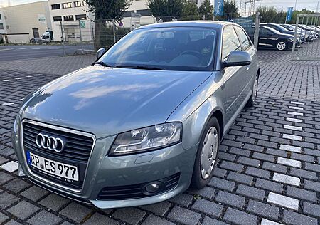 Audi A3 1.6 Ambition Klimaanlage , TÜV,NEU.TOP ZUSTAND