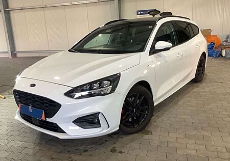 Ford Focus Turnier ST-Line X Automatik+Panoramad.+LED