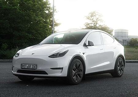Tesla Model Y 1 Hand / Boost-Paket 4,4s / Long Range