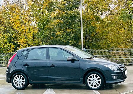 Hyundai i30 1.4 Sonderausstattung, Unfallfrei, Zustand 1A