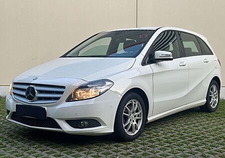 Mercedes-Benz B 180 | HU Neu | Navi | SHZ | PDC |