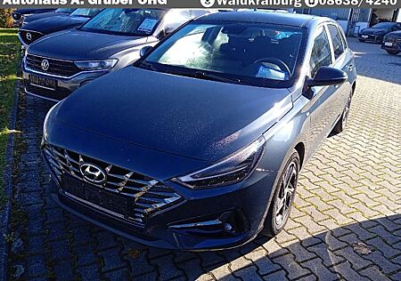 Hyundai i30 Intro-Ed Full-LED+Kamera+Navi+8fach+Sitzheiz