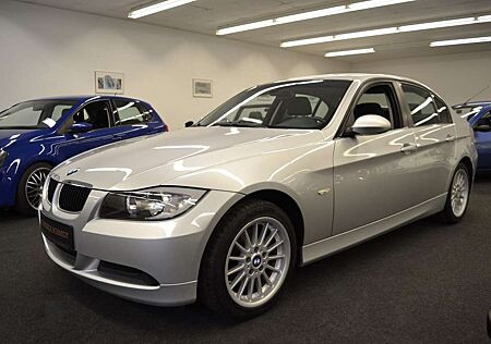 BMW 318 i (E 90) 1. Hd. Rentnerfahrzeug! Neuwertig!