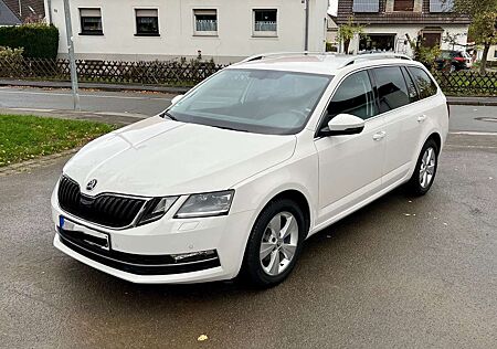 Skoda Octavia Combi 1.6 TDI DSG Style LED PDC