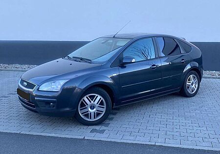 Ford Focus 1,6 + 54.000 km + HU/AU neu + GHIA Vollaustattung