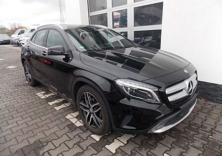 Mercedes-Benz GLA 200 Urban Automatik/Navi/Kamera/Bi-Xenon/AHK