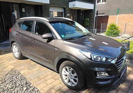 Hyundai Tucson blue 1.6 CRDi 2WD DCT Mild Hybrid AHK