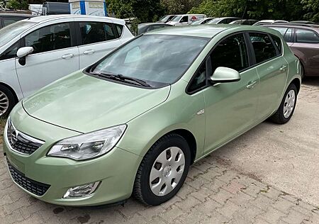 Opel Astra J Lim. 5-trg. Edition