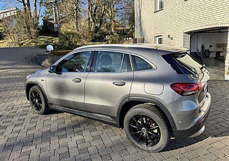 Mercedes-Benz GLA 250 e 8G-DCT Progressive