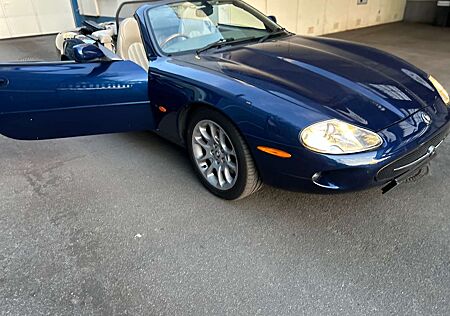 Jaguar XK8 4.0 V8 Rechtslenker TÜV Aug 2026