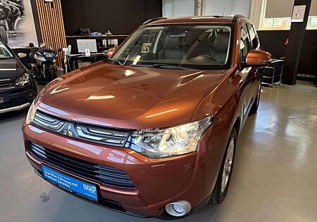 Mitsubishi Outlander 2.2 DI- 4WD 1HAND AHK XENON RKM 7 SITZ