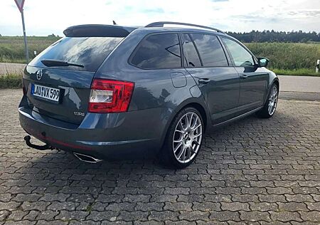 Skoda Octavia gebraucht kaufen Skoda Octavia Combi 2.0 TSI (Green tec) RS