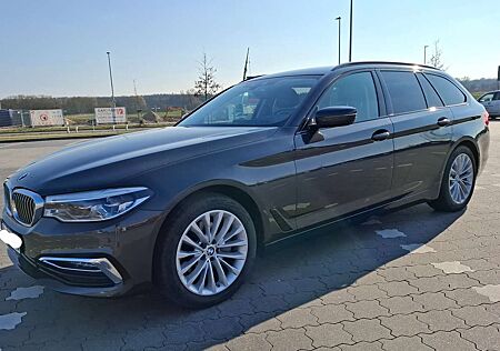 BMW 520 d xDrive Luxury Line, Stdhzg., HUD, AHK, Leder