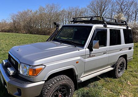 Toyota Land Cruiser GRJ76 LX
