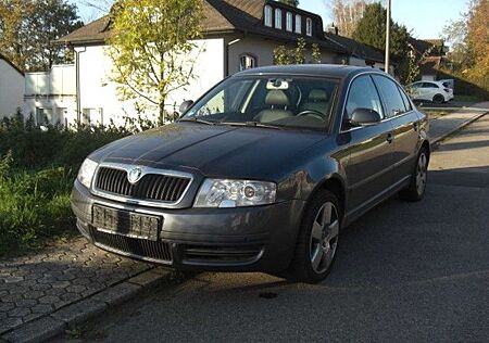 Skoda Superb Comfort DSG Teilleder TÜV 10/2026