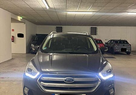 Ford Kuga 1.5 EcoBoost 2x4 Titanium