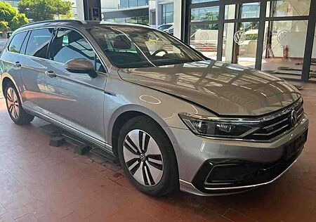 VW Passat Volkswagen GTE Variant 1.4 TSI DSG Pano ergo AHK