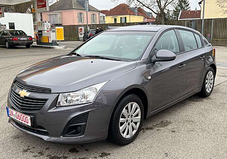 Chevrolet Cruze Hatchback LS+ 32.000 KM Klima Anhängerkupp
