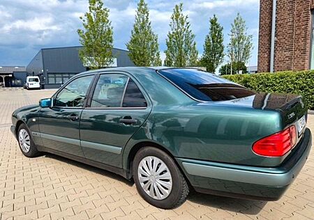 Mercedes-Benz E 230 E-Klasse Classic