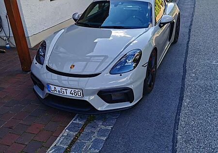Porsche Cayman GT4