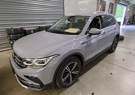 VW Tiguan Volkswagen 2.0 TDI Elegance Matrix 360° AHK StHz