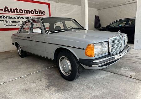 Mercedes-Benz 240 Mercedes 240D W123 Oldtimer Servo Schiebedach