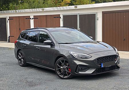 Ford Focus Turnier 2.3 EcoBoost