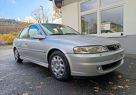 Opel Vectra 1.6 16V Sport